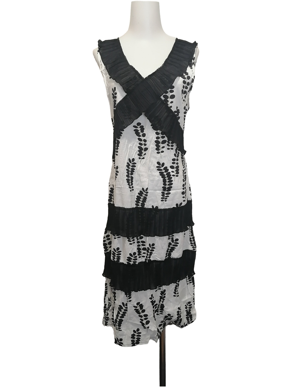 🖤🖤🖤 Black & white floral print midi dress with ruffles and tie back